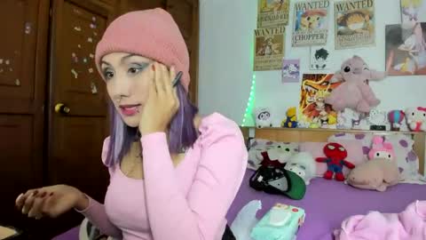 Snapshot of lunacristal_moon chatting on October 17, 2025, 9:34 am lunacristal_moon online show from October 17, 2025, 9:34 am