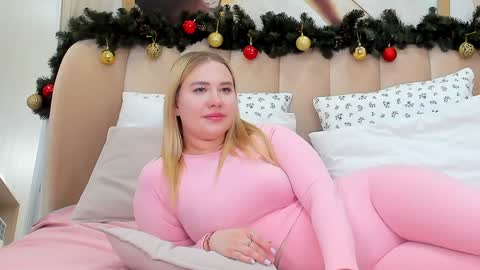 LunaHouston online show from January 17, 2025, 1:57 am