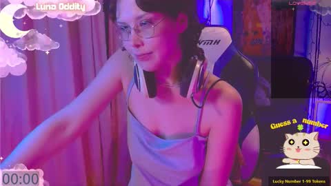 Snapshot of lunaoddity chatting on October 27, 2025, 11:20 pm Luna online show from October 27, 2025, 11:20 pm