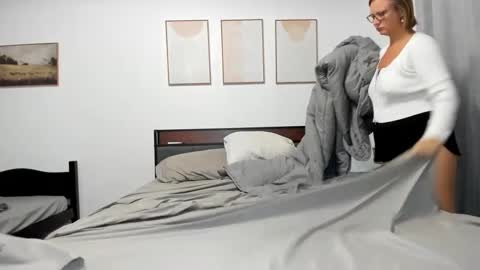 Snapshot of lunapearl__ chatting on September 20, 2025, 8:32 pm LunaPearl   online show from September 20, 2025, 8:32 pm