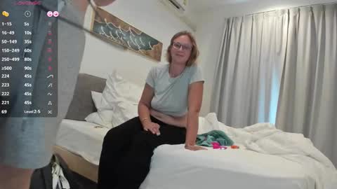 Snapshot of lunapearl__ chatting on October 29, 2025, 6:59 am LunaPearl   online show from October 29, 2025, 6:59 am