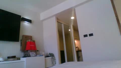 LunaPearl   online show from December 1, 2025, 6:18 am