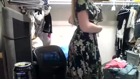 Snapshot of lunapixie2020 chatting on February 4, 2025, 8:35 am lunapixie2020 online show from February 4, 2025, 8:35 am