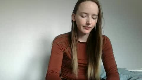 Snapshot of lunapixie2020 chatting on September 18, 2025, 7:16 pm lunapixie2020 online show from September 18, 2025, 7:16 pm