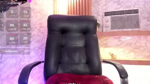 Snapshot of lunapleasure_ chatting on January 11, 2025, 11:02 pm Luna online show from January 11, 2025, 11:02 pm