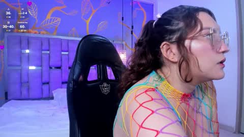 Snapshot of lunapleasure_ chatting on November 4, 2025, 6:01 am Luna online show from November 4, 2025, 6:01 am