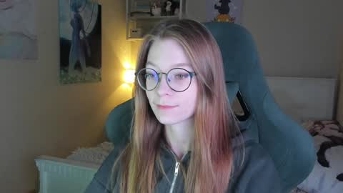 Snapshot of lunar_sofia chatting on December 3, 2024, 4:39 pm Sofia online show from December 3, 2024, 4:39 pm