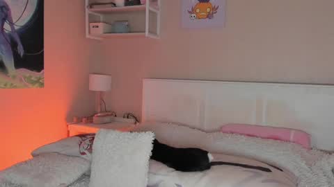 Snapshot of lunar_sofia chatting on December 24, 2024, 8:11 am Sofia online show from December 24, 2024, 8:11 am