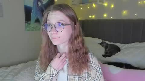 Snapshot of lunar_sofia chatting on February 19, 2025, 1:17 pm Sofia online show from February 19, 2025, 1:17 pm