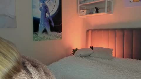 Snapshot of lunar_sofia chatting on September 16, 2025, 10:05 am Sofia online show from September 16, 2025, 10:05 am