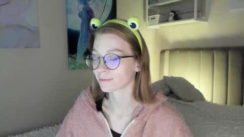 Snapshot of lunar_sofia chatting on September 21, 2025, 3:35 pm Sofia online show from September 21, 2025, 3:35 pm