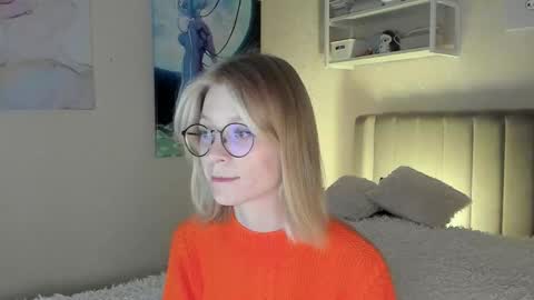 Snapshot of lunar_sofia chatting on October 7, 2025, 1:30 pm Sofia online show from October 7, 2025, 1:30 pm