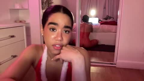 Luna online show from December 17, 2025, 11:55 pm