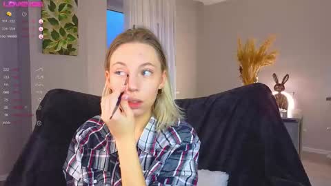 Snapshot of lunariabliss chatting on October 13, 2025, 2:39 pm Kelly online show from October 13, 2025, 2:39 pm