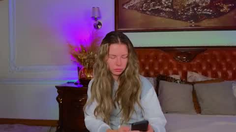 Luna Rishi online show from November 17, 2025, 6:19 am