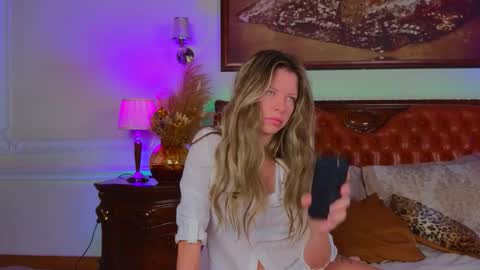 Luna Rishi online show from November 20, 2025, 6:13 am