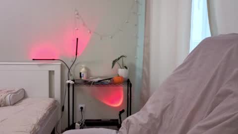 Kate online show from October 2, 2025, 7:48 am