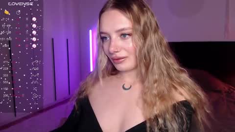 LunaticaBae online show from February 22, 2025, 1:22 am