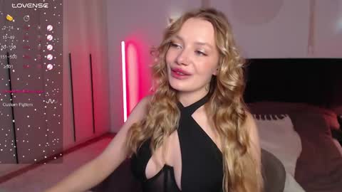 LunaticaBae online show from March 4, 2025, 12:50 am