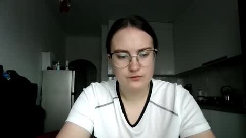 lunavelvet3 online show from November 4, 2025, 1:32 pm