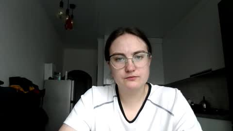 lunavelvet3 online show from November 16, 2025, 9:15 am