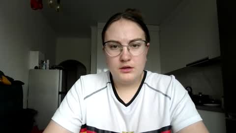 lunavelvet3 online show from December 17, 2025, 10:54 am