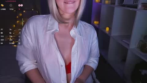 LunaXLoverx online show from November 21, 2025, 11:42 am