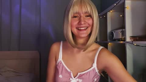 LunaXLoverx online show from December 4, 2025, 3:21 pm