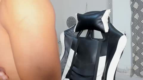 lunay_bigcock420 online show from October 21, 2025, 9:21 am