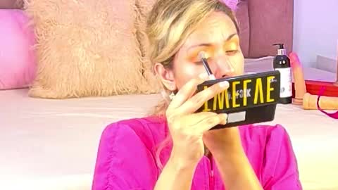 lunitadiva online show from December 3, 2025, 1:42 pm