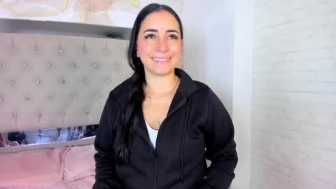 lunna__tylor online show from November 16, 2025, 3:28 pm