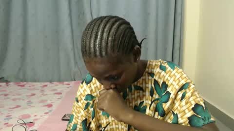 Snapshot of luo_queen chatting on September 15, 2025, 1:44 pm luo_queen online show from September 15, 2025, 1:44 pm