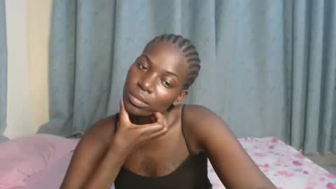 Snapshot of luo_queen chatting on November 1, 2025, 12:23 am luo_queen online show from November 1, 2025, 12:23 am