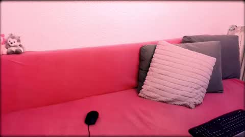 Snapshot of lurosincubus chatting on December 14, 2025, 2:33 pm lurosincubus online show from December 14, 2025, 2:33 pm