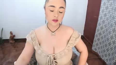 Snapshot of luscious86 chatting on November 26, 2025, 9:05 pm PAULINA online show from November 26, 2025, 9:05 pm