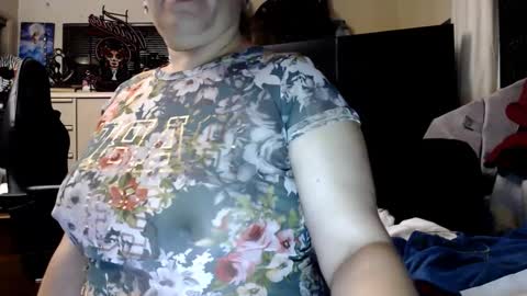 Snapshot of lusciouslibra82 chatting on March 2, 2025, 6:16 am .Clarissa. Follow me on Instagram miss buns online show from March 2, 2025, 6:16 am