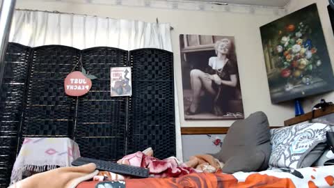 Snapshot of lusciouslibra82 chatting on September 8, 2025, 11:59 pm .Clarissa. Follow me on Instagram miss buns online show from September 8, 2025, 11:59 pm