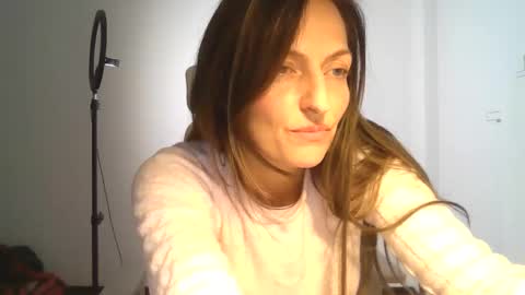 Snapshot of lusisart chatting on December 16, 2025, 8:25 pm Lusisart online show from December 16, 2025, 8:25 pm