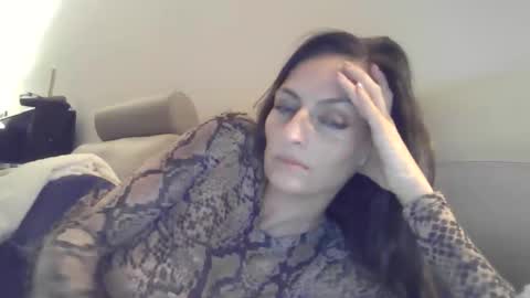 Snapshot of lusisart chatting on December 17, 2025, 9:32 pm Lusisart online show from December 17, 2025, 9:32 pm