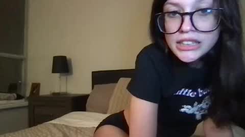 Snapshot of lustfullivxo chatting on March 7, 2025, 2:46 am Liv 3 online show from March 7, 2025, 2:46 am