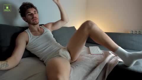 lustfullooking online show from November 7, 2025, 6:02 am