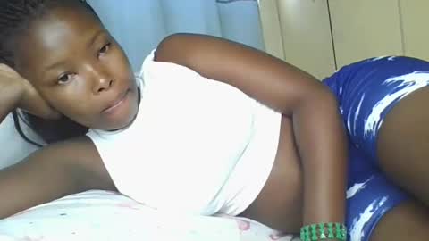 Snapshot of lustrousnerd chatting on October 26, 2025, 3:12 am Noreh online show from October 26, 2025, 3:12 am