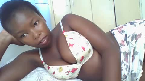 Snapshot of lustrousnerd chatting on November 27, 2025, 4:14 am Noreh online show from November 27, 2025, 4:14 am