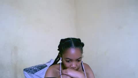 Snapshot of lutchia chatting on September 15, 2025, 12:32 am lutchia online show from September 15, 2025, 12:32 am