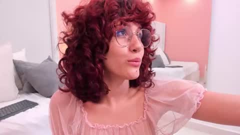 Snapshot of luucy_rose chatting on October 31, 2025, 6:47 am Lucy Rose online show from October 31, 2025, 6:47 am