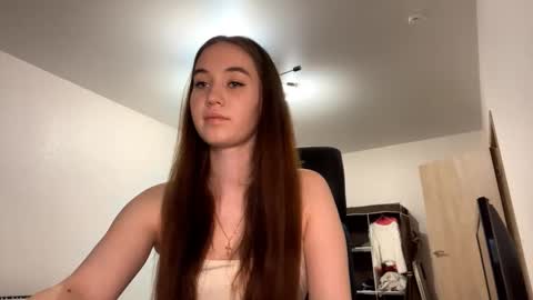 Luna Muna online show from December 18, 2025, 9:21 pm