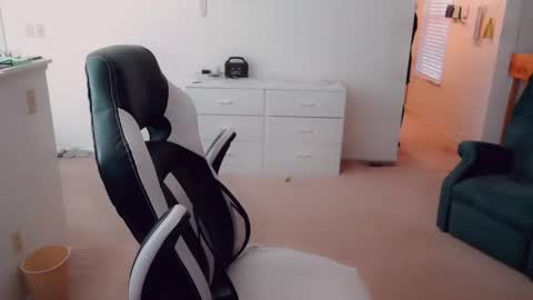 Britney online show from December 2, 2025, 7:09 pm