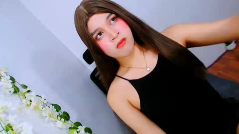 queen lux online show from November 11, 2025, 2:33 am