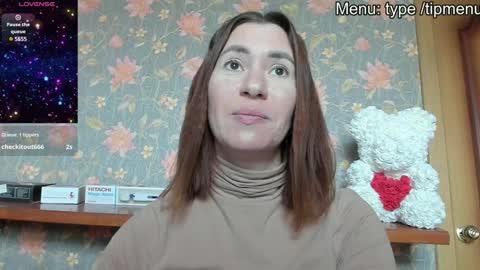 Snapshot of luxegirl67 chatting on December 2, 2024, 12:07 pm Sophie online show from December 2, 2024, 12:07 pm