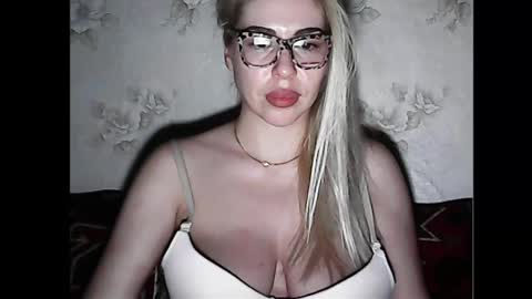 Snapshot of luxsonyastar chatting on January 29, 2025, 8:35 pm LuxSonyaStar online show from January 29, 2025, 8:35 pm